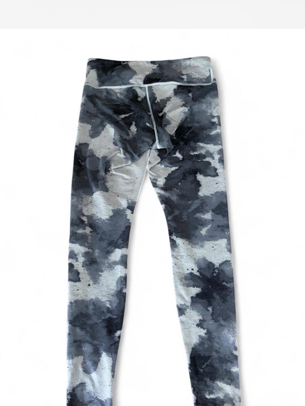 Lululemon women’s Sz. 8 Tall Wonder Under Leggings- 30” inseam